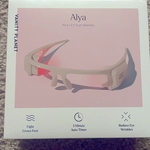 New Ayla Red LeED light eye treatment